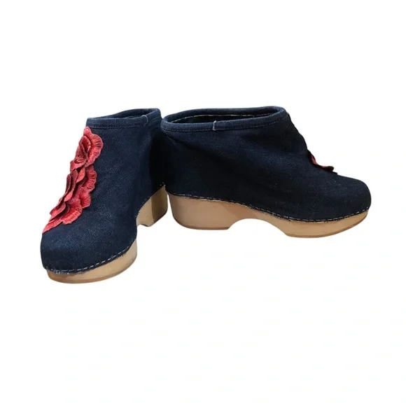 Jeffrey Campbell Red and Blue Mules with Floral Design - Picture 4 of 11